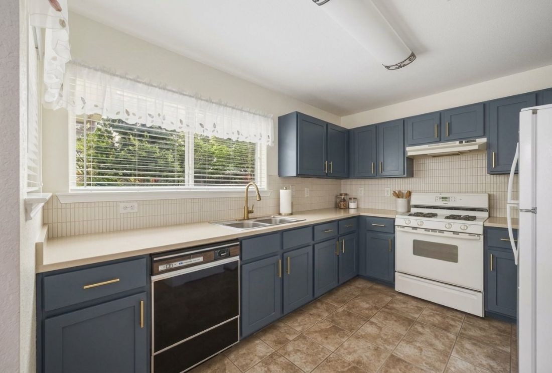 The same kitchen rendered in Look 4